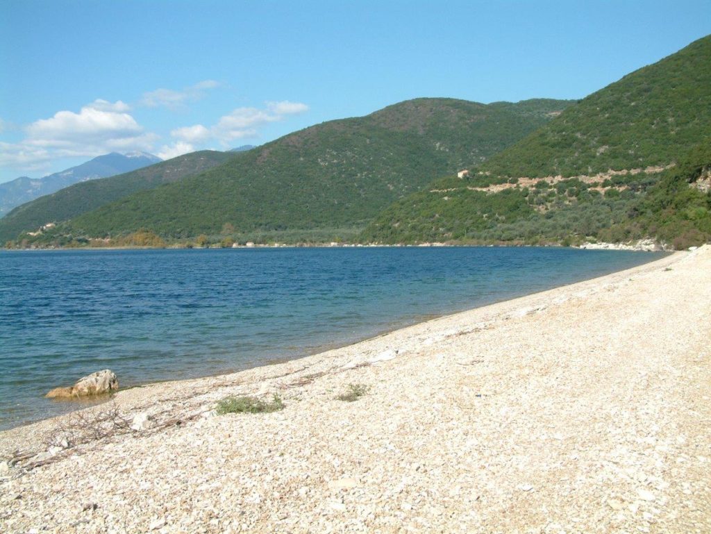 Παραλία Φωτμού: Μια παραλία στην μεγαλύτερη λίμνη της&nbsp;Ελλάδας